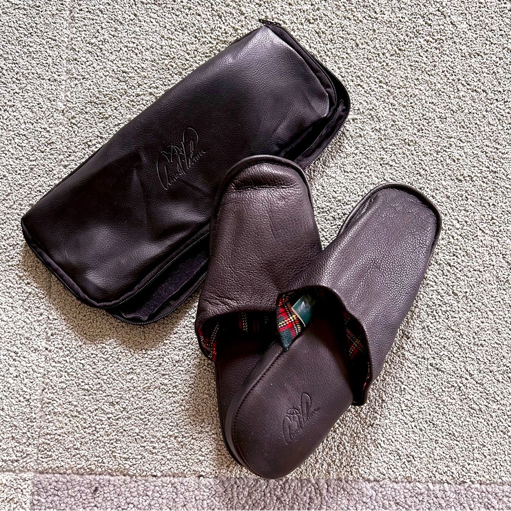 NWOT Arnold Palmer Men’s Leather Travel Slippers with Pouch